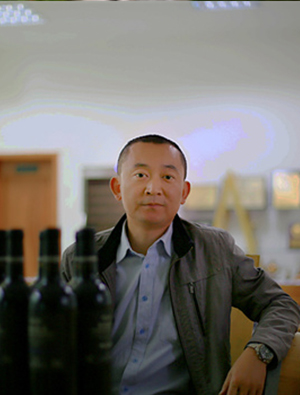 新疆佰年庄酒业有限公司总工程师。